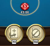 I blackjack har du mulighed for at hitte og st?, og til tider kan du ogs? splitte eller fordoble alt efter forholdene